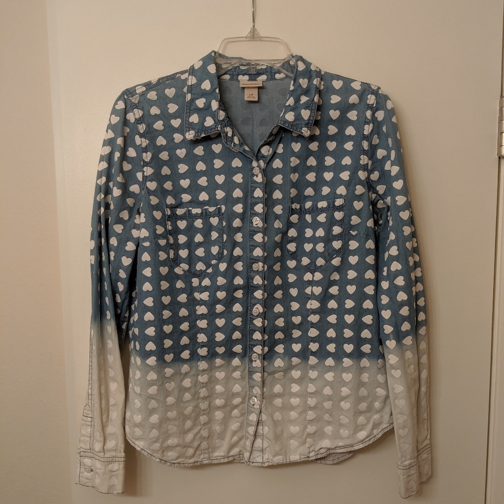 Blue and white heart button up